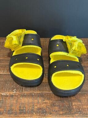 Men's Crocs Classic Cozzzy Towel Sandal Black Yellow Slide Mini Pouch Sz 10